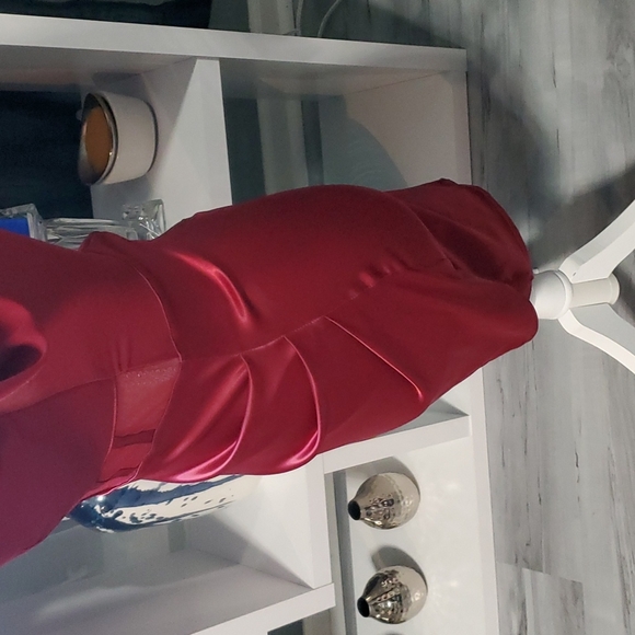 NWOT BEAUTIFUL RED DRESS 💃 - Picture 6 of 10